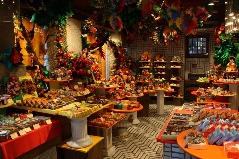 vente-TOUDON-min_candy_store_chocolate_shop_chocolate_switzerland-393515